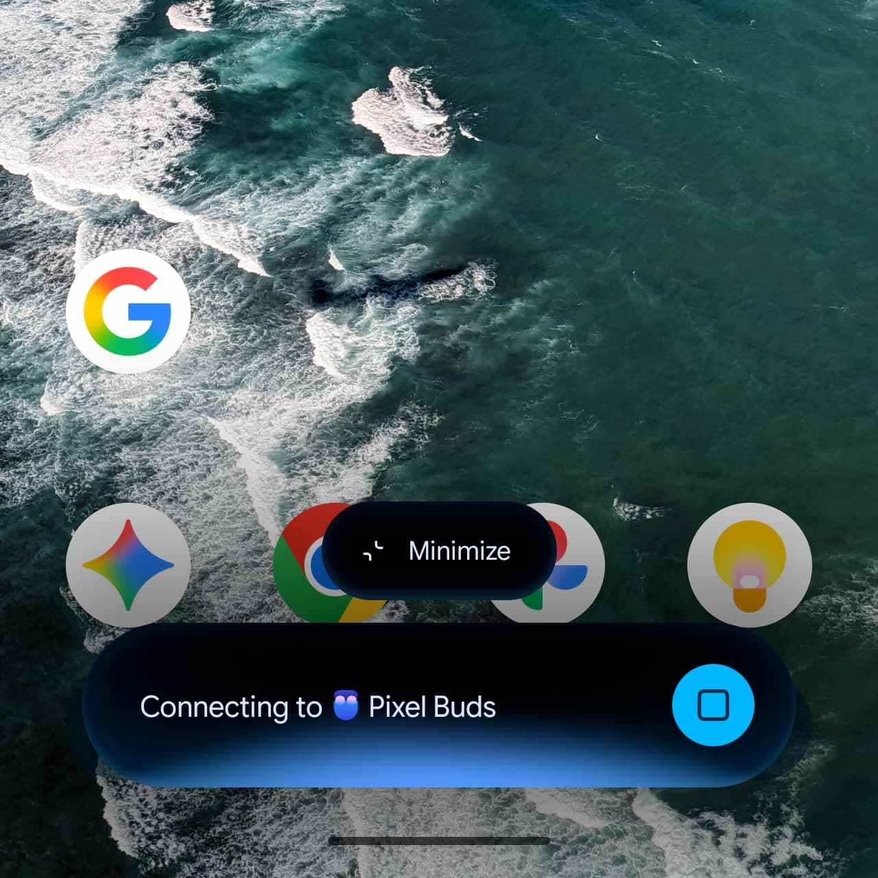Android-смартфона з повідомленням про підключення до Pixel Buds через Gemini