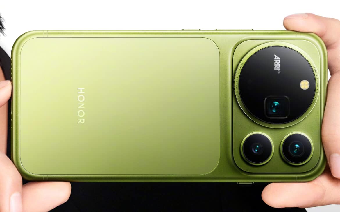 Смартфон Honor Magic9 Pro Max зеленого кольору з потрійною камерою на задній панелі