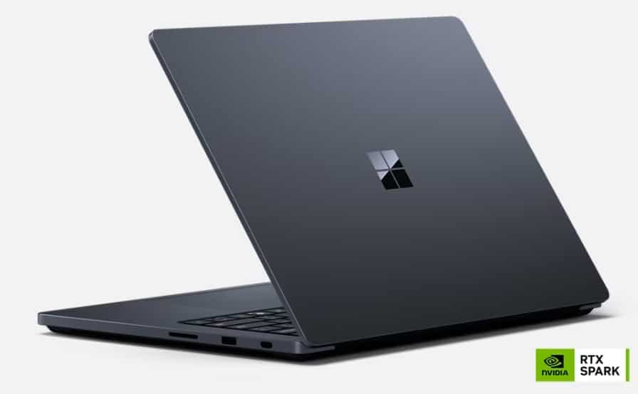 Microsoft Surface Laptop Ultra під кутом, демонструючи дизайн корпусу з логотипом та RTX Spark GPU