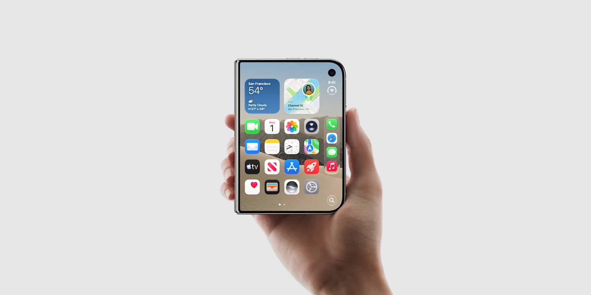 Складаний iPhone Duo з розімкнутим корпусом у руці, демонструючи чіткий дисплей та кількість додатків на домашньому екрані
