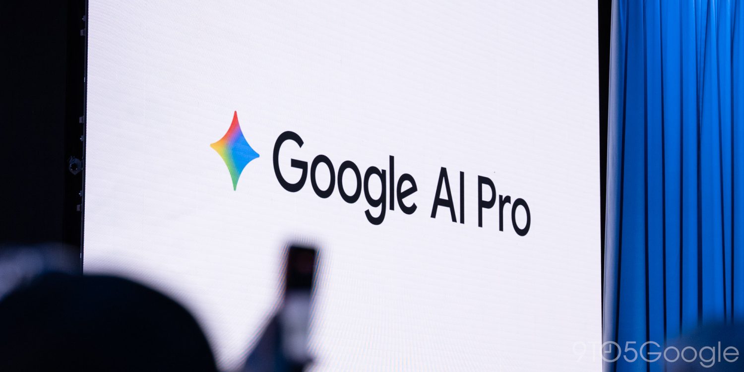 Логотип Google AI Pro на екрані під час презентації