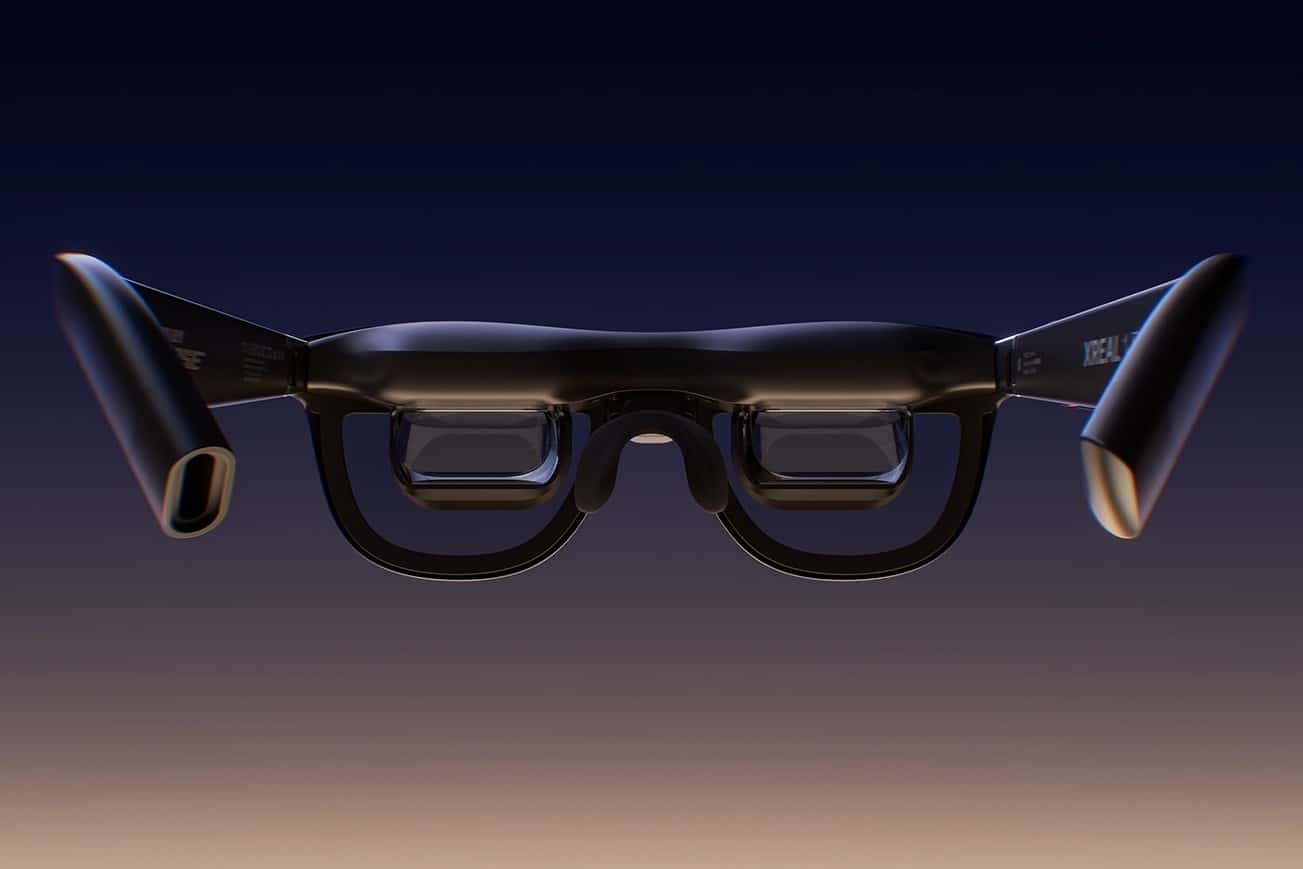 AR-окуляри Xreal 1 Pro+ з чорною оправою та золотистими деталями, вид спереду