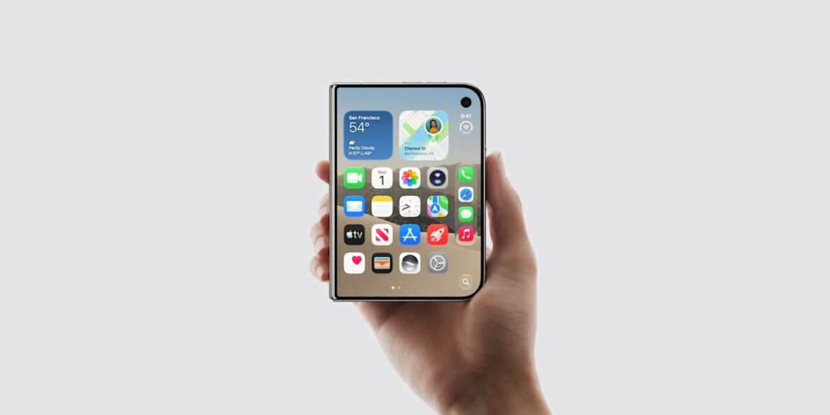 Рука тримає iPhone Duo з персоналізованим екраном налаштування, на якому видно іконки додатків і віджети погоди