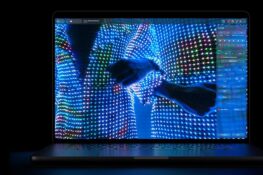 Apple очікує відвантажити до 1,5 млн OLED MacBook Pro у 2027 році