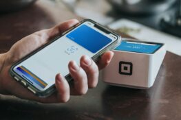 Британський регулятор хоче змусити Apple відкрити NFC на iPhone і знизити комісії