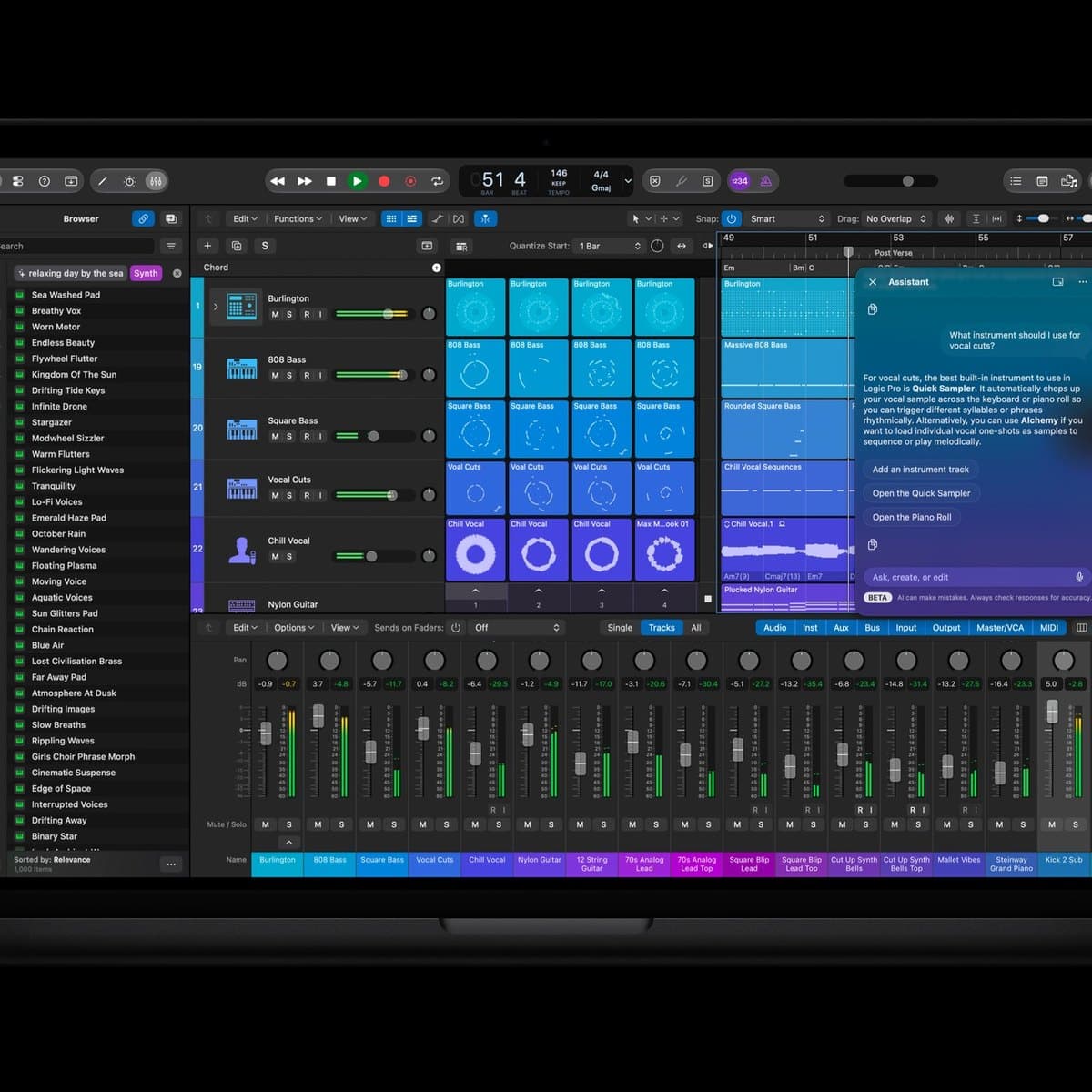 MacBook з Logic Pro: доріжки з кольоровими блоками, мікшерний пульт унизу та відкрита панель AI-асистента праворуч