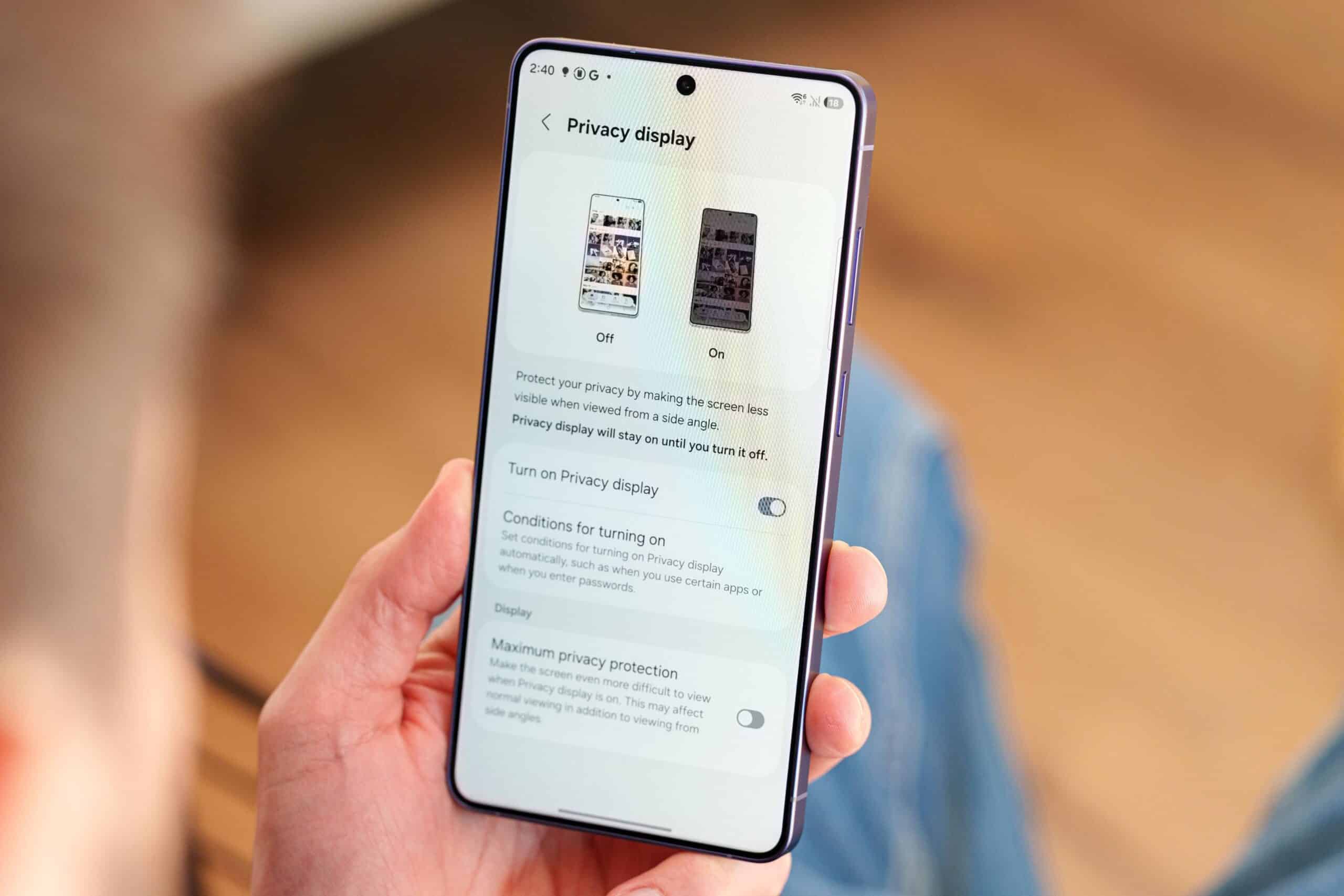 Екран смартфона з налаштуваннями функції Privacy Display, де показані варіанти захисту приватності при перегляді з боку