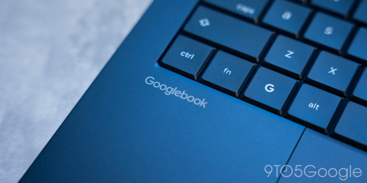 Клавіатура ноутбука Googlebook з написом логотипу, зняте під кутом на сірому тлі