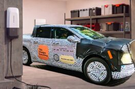 Ford Fathom 2028: електропікап за $29 945 із вбудованим інвертором для живлення будинку