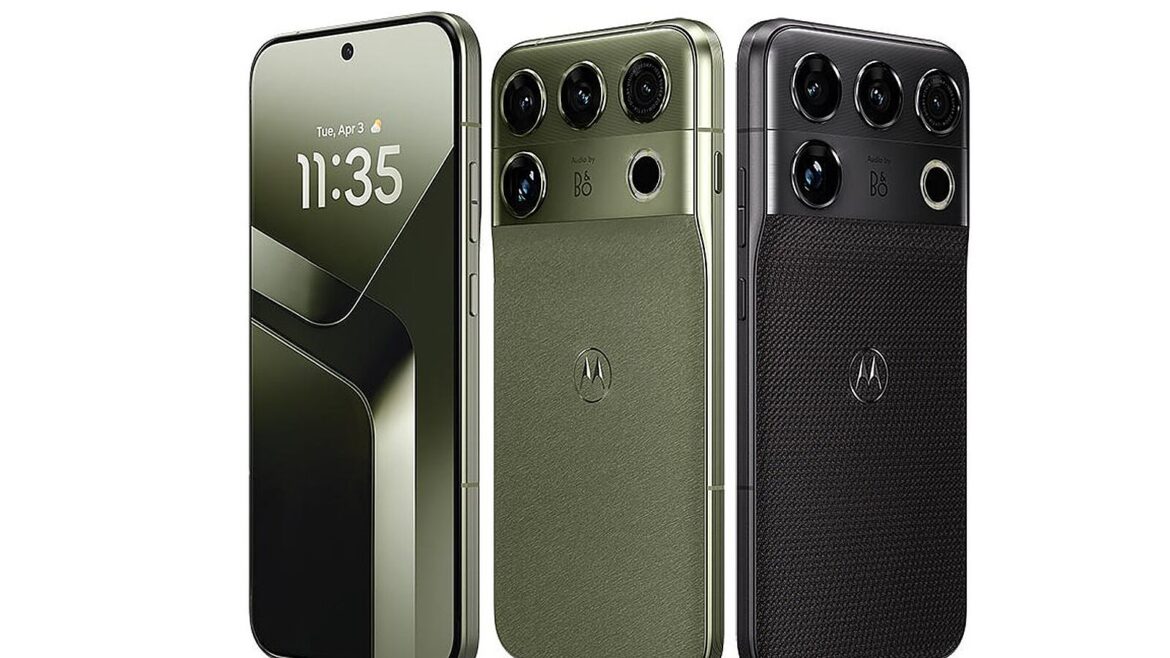 Три Motorola Signature 27: зелений передній екран з часом 11:35, зелена та чорна задні панелі з камерними блоками